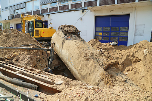 removing of a fuel storage tank